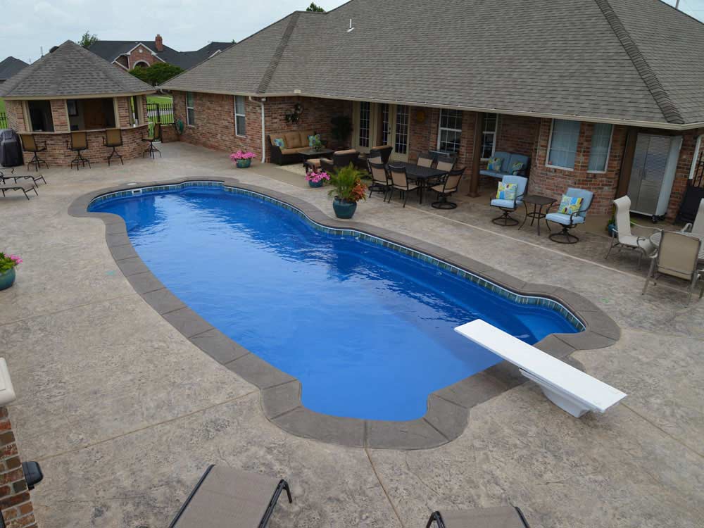 Latham-Fiberglass-Pool-Viking-Gulf-Coast curved rectangle inground fiberglass pool with deep end and diving board